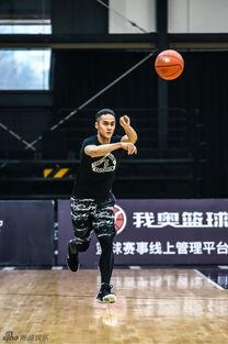明星打篮球的图片,捕捉篮球巨星瞬间