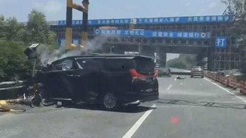 伊滨最新车祸爆料新闻直播,惊心动魄瞬间直击！