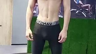 快手肌肉男跳舞视频,快手短视频燃爆全场