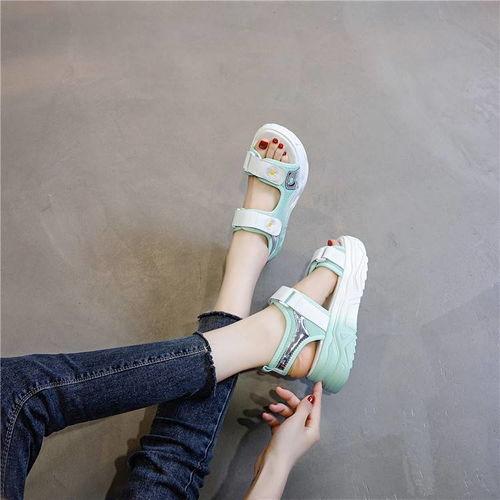 鱼嘴凉鞋女鞋穿丝袜,展现女性独特魅力