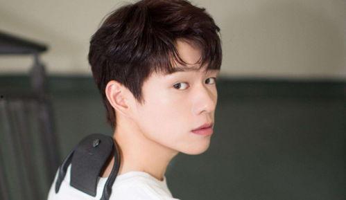 爱豆吃瓜娱乐酱张晚意,爱豆吃瓜娱乐酱，揭秘娱乐圈幕后故事