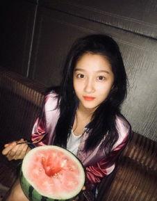 关晓彤娱乐圈吃瓜王,娱乐圈吃瓜王，揭秘明星幕后故事